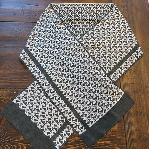 * Never used * Michael Kors Gray Scarf